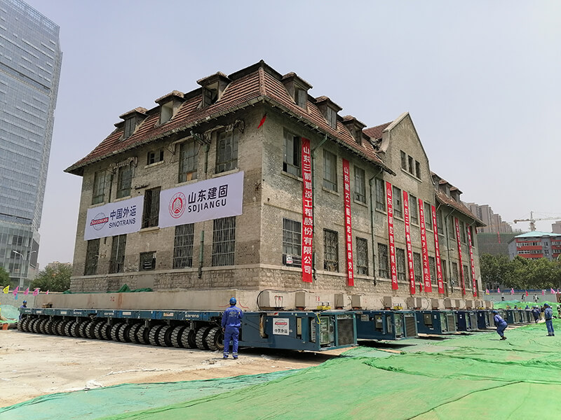 Sarens nutzte im Jahr 2020 beim Transport eines historischen chinesischen Klosters Achslinien der TII Group. 